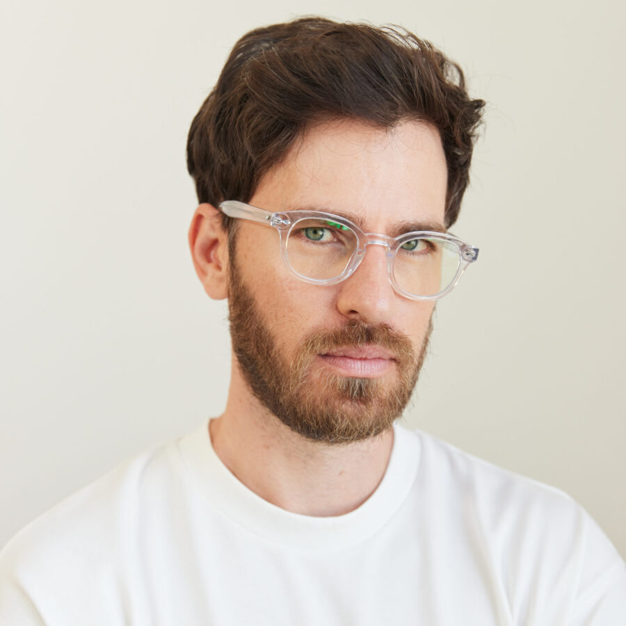 לורה שקוף גבר Scaled 1.jpg